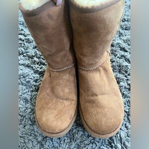 UGG BOOTS SIZE 6